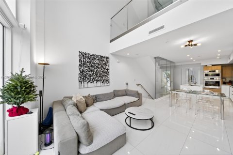 Townhouse in Miami, Florida 2 bedrooms, 166.48 sq.m. № 2086384 - photo 23