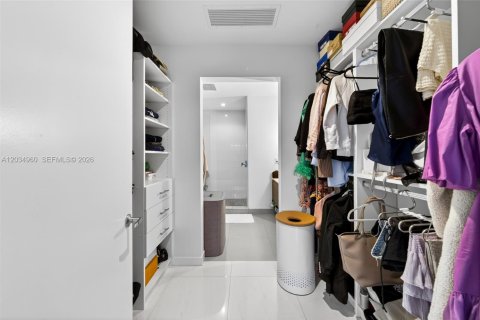 Townhouse in Miami, Florida 2 bedrooms, 166.48 sq.m. № 2086384 - photo 29