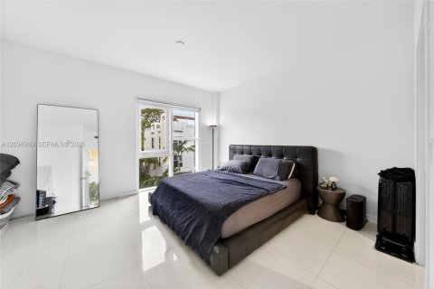 Townhouse in Miami, Florida 2 bedrooms, 166.48 sq.m. № 2086384 - photo 28