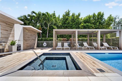 Townhouse in Miami, Florida 2 bedrooms, 166.48 sq.m. № 2086384 - photo 19