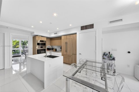 Townhouse in Miami, Florida 2 bedrooms, 166.48 sq.m. № 2086384 - photo 24