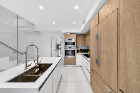Townhouse in Miami, Florida 2 bedrooms, 166.48 sq.m. № 2086384 - photo 7