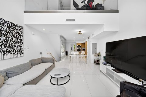 Townhouse in Miami, Florida 2 bedrooms, 166.48 sq.m. № 2086384 - photo 22