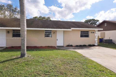 House in Stuart, Florida 3 bedrooms, 99.68 sq.m. № 1632801 - photo 1