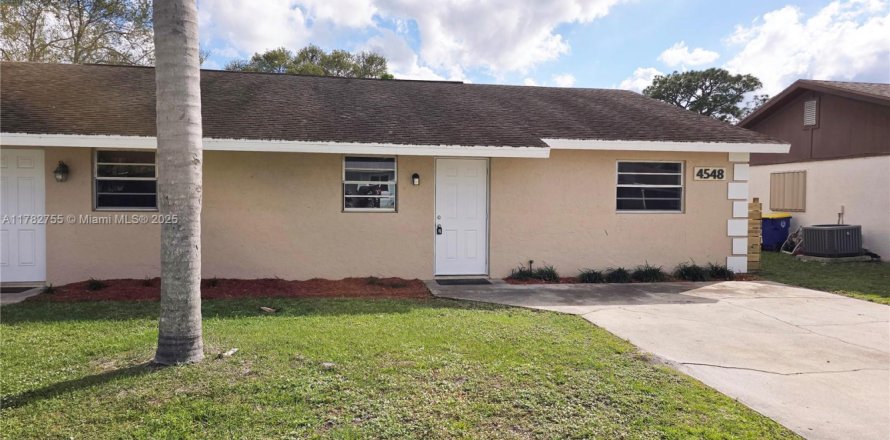 House in Stuart, Florida 3 bedrooms, 99.68 sq.m. № 1632801