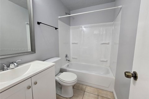 House in Stuart, Florida 3 bedrooms, 99.68 sq.m. № 1632801 - photo 9