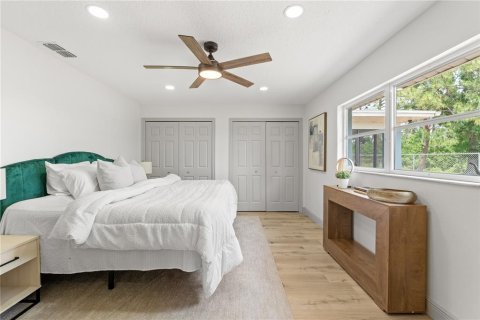 House in Largo, Florida 4 bedrooms, 161.84 sq.m. № 1681686 - photo 30