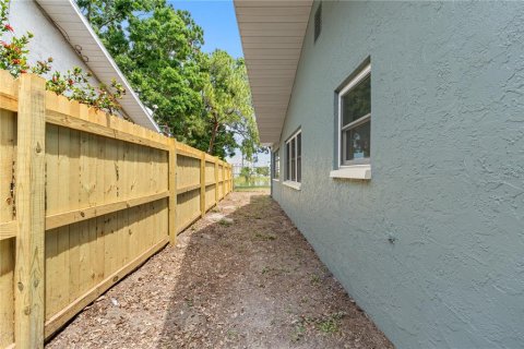 House in Largo, Florida 4 bedrooms, 161.84 sq.m. № 1681686 - photo 21