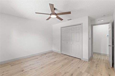 House in Largo, Florida 4 bedrooms, 161.84 sq.m. № 1681686 - photo 23