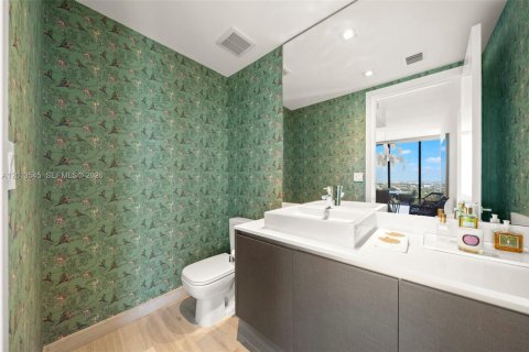 Condo in Miami, Florida, 2 bedrooms  № 2076332 - photo 26