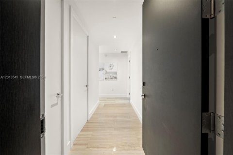 Condo in Miami, Florida, 2 bedrooms  № 2076332 - photo 19