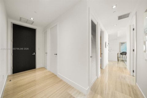 Condo in Miami, Florida, 2 bedrooms  № 2076332 - photo 21