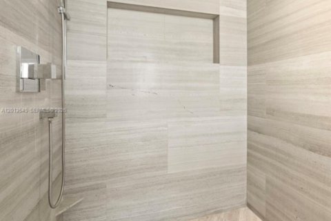 Condo in Miami, Florida, 2 bedrooms  № 2076332 - photo 14