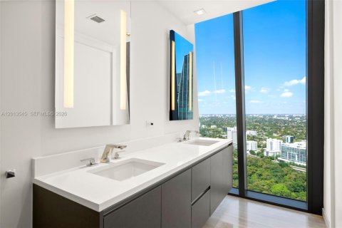 Condo in Miami, Florida, 2 bedrooms  № 2076332 - photo 12