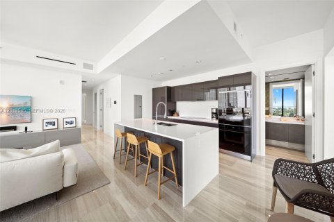 Condo in Miami, Florida, 2 bedrooms  № 2076332 - photo 8