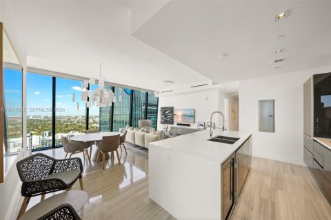 Condo in Miami, Florida, 2 bedrooms  № 2076332 - photo 3