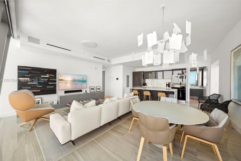 Condo in Miami, Florida, 2 bedrooms  № 2076332 - photo 4