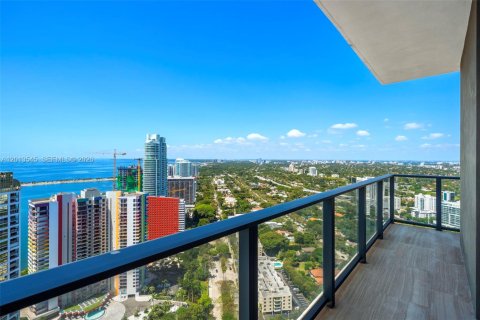 Condo in Miami, Florida, 2 bedrooms  № 2076332 - photo 25
