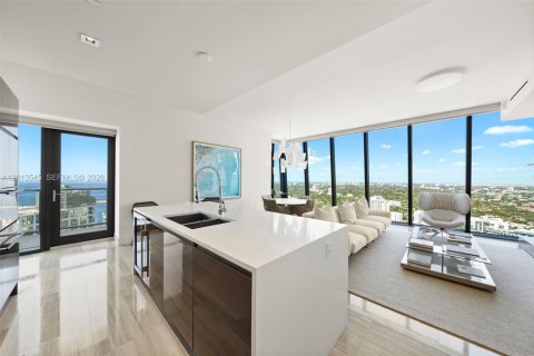 Condo in Miami, Florida, 2 bedrooms  № 2076332 - photo 2