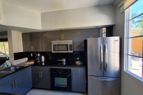 Adosado en alquiler en Aventura, Florida, 2 dormitorios, 117.99 m2 № 1172504 - foto 1