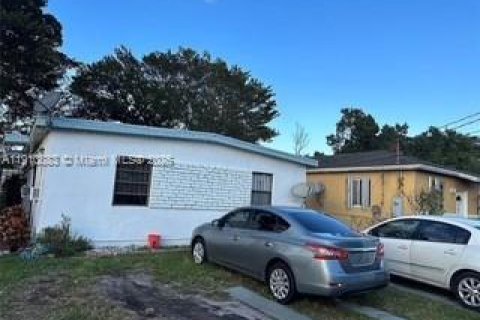 Commercial property in Miami, Florida 112.88 sq.m. № 1966047 - photo 1