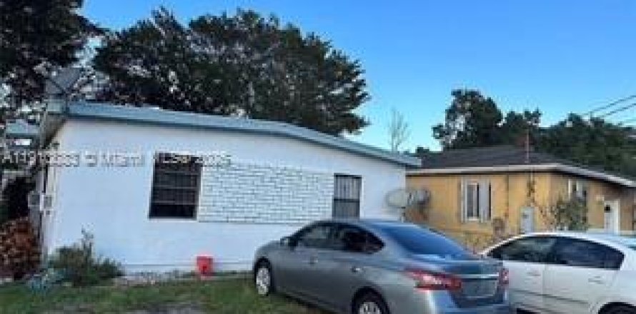 Commercial property in Miami, Florida 112.88 sq.m. № 1966047