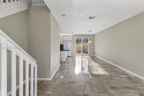 Villa ou maison à vendre à Pembroke Pines, Floride: 4 chambres, 142.7 m2 № 2071304 - photo 6