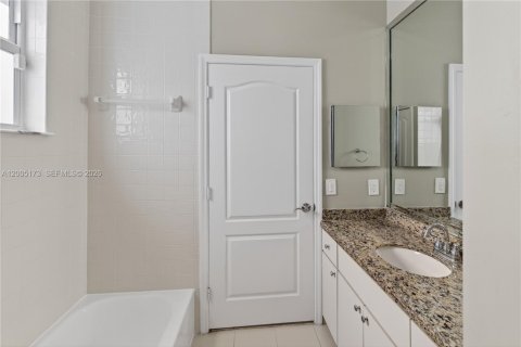 Villa ou maison à vendre à Pembroke Pines, Floride: 4 chambres, 142.7 m2 № 2071304 - photo 21