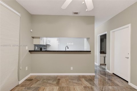 Villa ou maison à vendre à Pembroke Pines, Floride: 4 chambres, 142.7 m2 № 2071304 - photo 13