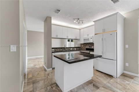 Villa ou maison à vendre à Pembroke Pines, Floride: 4 chambres, 142.7 m2 № 2071304 - photo 9