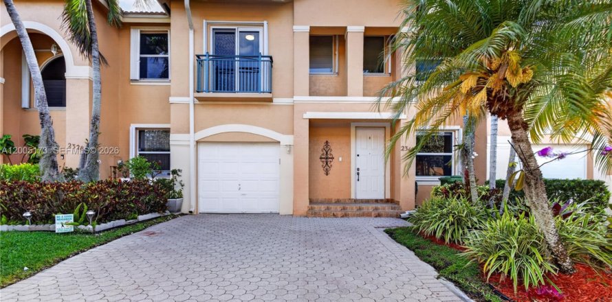 Villa ou maison à Pembroke Pines, Floride 4 chambres, 142.7 m2 № 2071304
