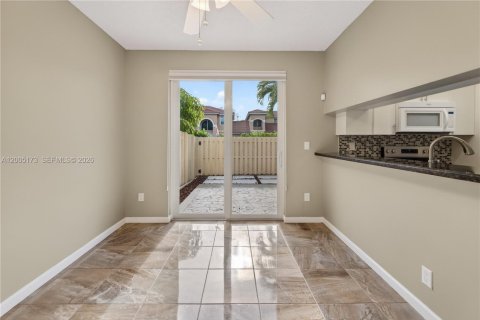 Villa ou maison à vendre à Pembroke Pines, Floride: 4 chambres, 142.7 m2 № 2071304 - photo 12