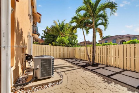 Villa ou maison à vendre à Pembroke Pines, Floride: 4 chambres, 142.7 m2 № 2071304 - photo 5