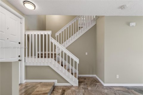 Villa ou maison à vendre à Pembroke Pines, Floride: 4 chambres, 142.7 m2 № 2071304 - photo 15
