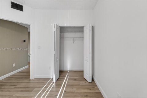 Villa ou maison à vendre à Pembroke Pines, Floride: 4 chambres, 142.7 m2 № 2071304 - photo 30