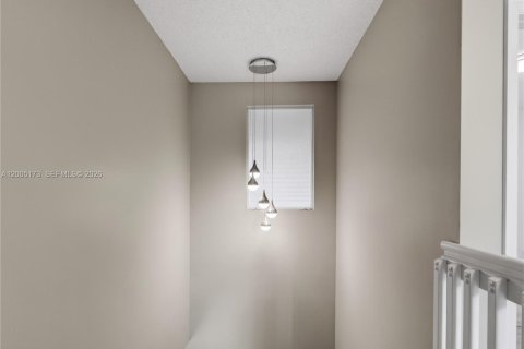 Villa ou maison à vendre à Pembroke Pines, Floride: 4 chambres, 142.7 m2 № 2071304 - photo 16