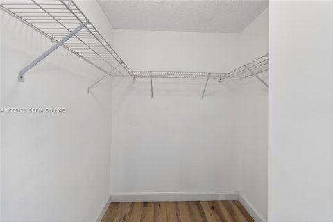 Villa ou maison à vendre à Pembroke Pines, Floride: 4 chambres, 142.7 m2 № 2071304 - photo 19