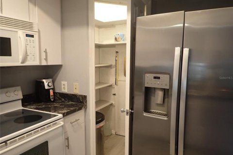 Condo in Port Charlotte, Florida, 2 bedrooms  № 2379005 - photo 15