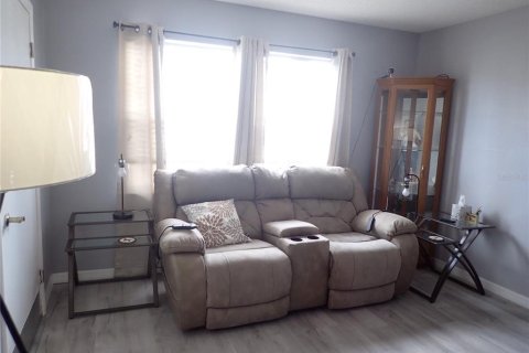 Condo in Port Charlotte, Florida, 2 bedrooms  № 2379005 - photo 8