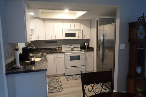 Condo in Port Charlotte, Florida, 2 bedrooms  № 2379005 - photo 11