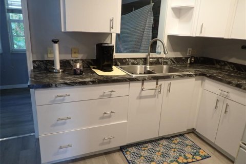 Condo in Port Charlotte, Florida, 2 bedrooms  № 2379005 - photo 13