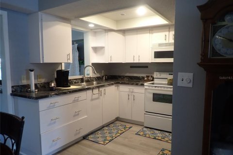 Condo in Port Charlotte, Florida, 2 bedrooms  № 2379005 - photo 12
