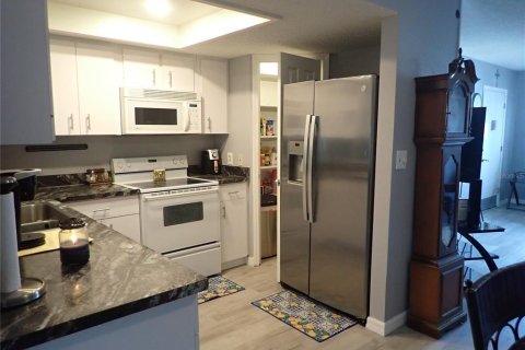 Condo in Port Charlotte, Florida, 2 bedrooms  № 2379005 - photo 17