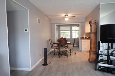 Condo in Port Charlotte, Florida, 2 bedrooms  № 2379005 - photo 9