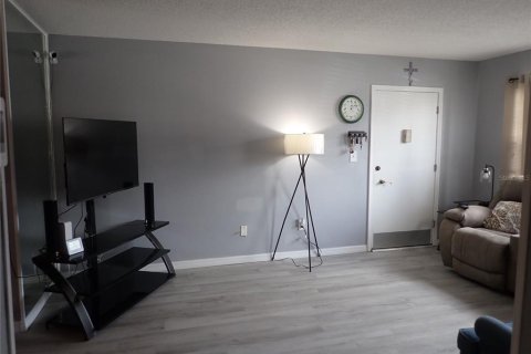 Condo in Port Charlotte, Florida, 2 bedrooms  № 2379005 - photo 6