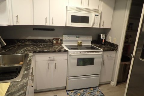 Condo in Port Charlotte, Florida, 2 bedrooms  № 2379005 - photo 14