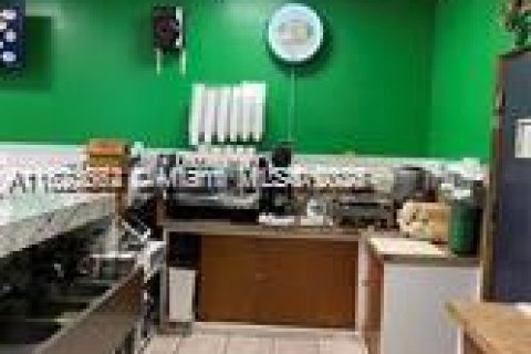 Propiedad comercial en venta en Pembroke Pines, Florida № 1957393 - foto 6