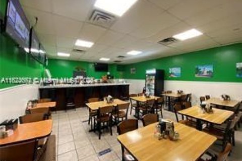 Propiedad comercial en venta en Pembroke Pines, Florida № 1957393 - foto 11