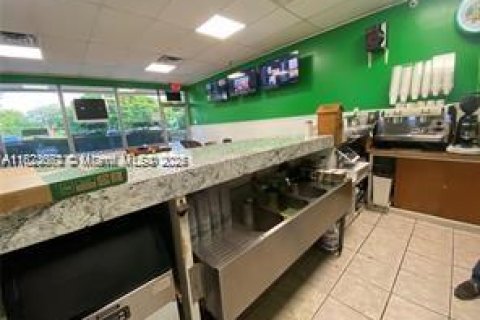 Propiedad comercial en venta en Pembroke Pines, Florida № 1957393 - foto 7