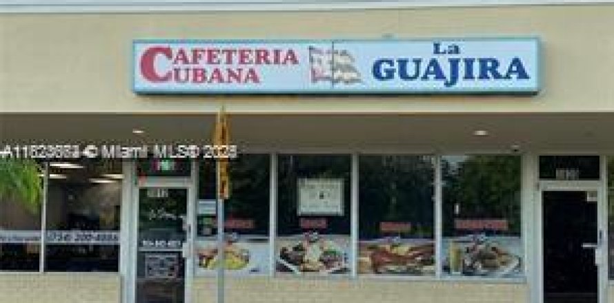 Propiedad comercial en Pembroke Pines, Florida № 1957393